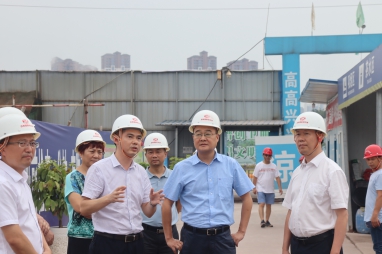集團(tuán)公司董事長鄧華帶隊(duì)前往內(nèi)江市、隆昌市考察紡織、糧食儲運(yùn)、撬裝加油等項(xiàng)目