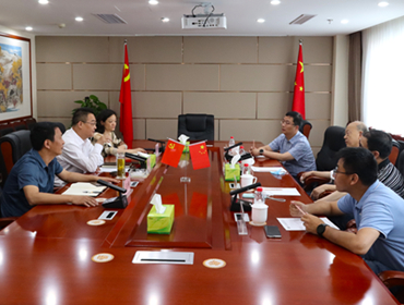 鄧華會(huì)見四川大學(xué)教授葉光斗、巨石集團(tuán)成都有限公司執(zhí)行董事、總經(jīng)理陳杰等一行